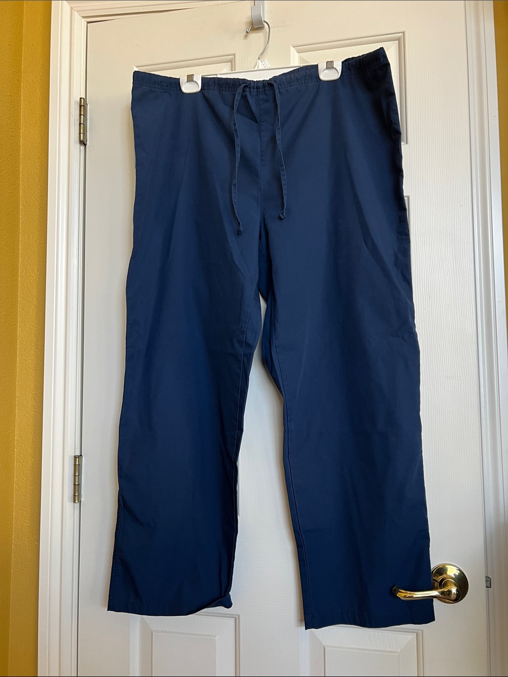 Unisex scrub pants
( 65 % polyester / 35% cotton )